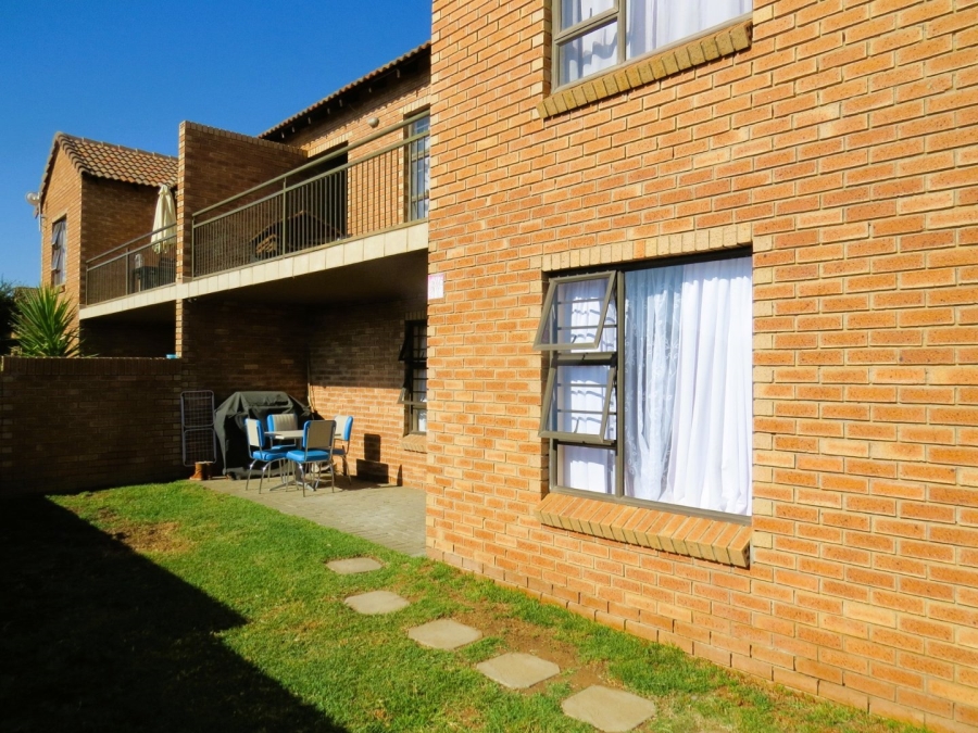 To Let 2 Bedroom Property for Rent in Vredenhof Sh Free State